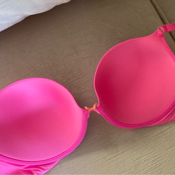 38D Victoria’s Secret underwire hot pink push up bra w lace on sides - Picture 2 of 8